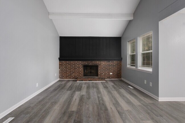 Building Photo - 577 NW Valleybrook Rd