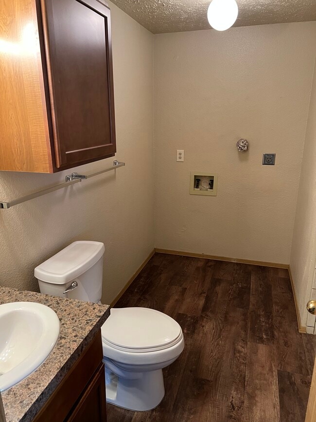 Building Photo - 12521 N Fairwood Dr