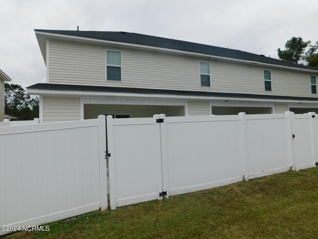 Building Photo - 108 Meadow Way