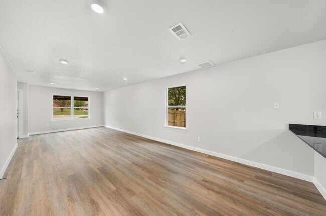 Building Photo - 909 N 14th St