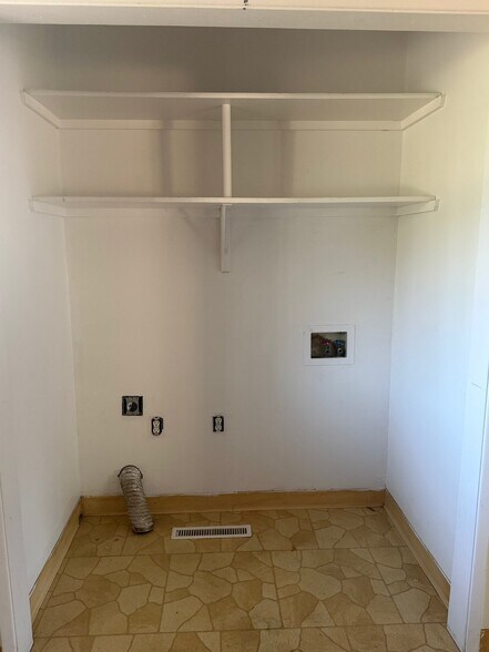 Building Photo - 1801 Siskiyou Blvd
