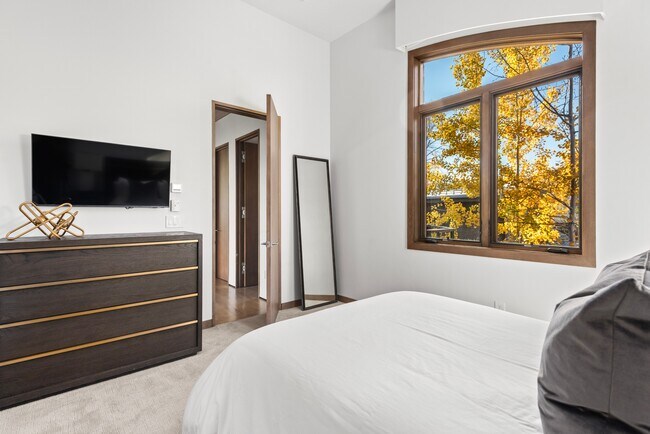 Building Photo - 522 Spruce St