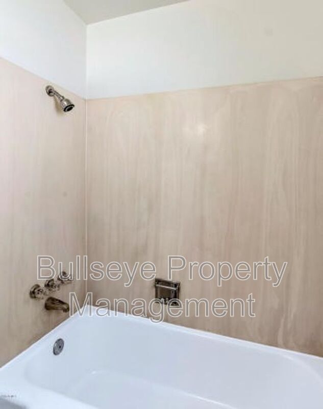 Building Photo - 2917 N 19th Ave
