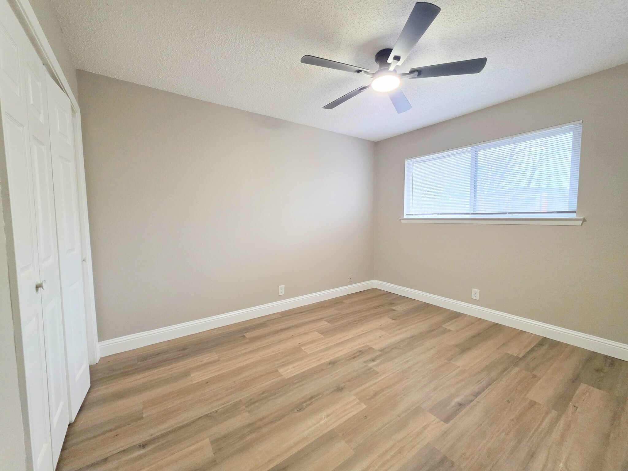 Building Photo - 1302 La Salle Dr