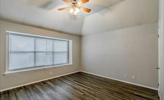 Building Photo - 702 Thrush Dr