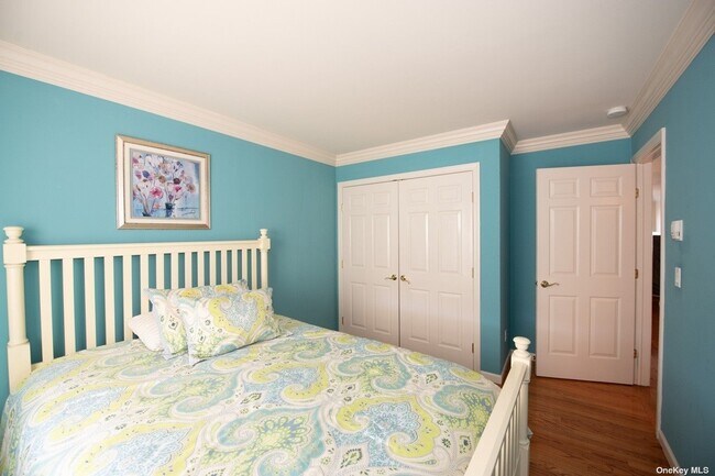 Building Photo - 546 Bardini Dr