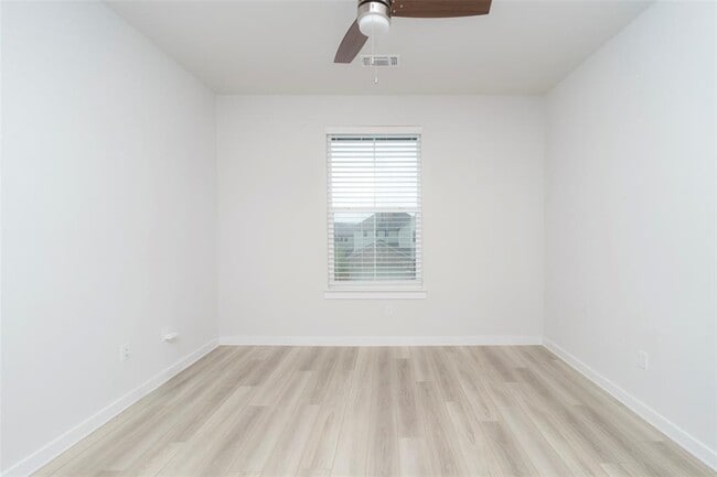 Building Photo - 2221 Nightjar Song Dr