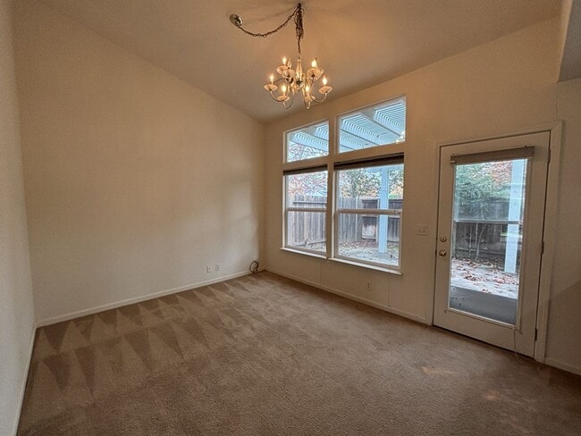 Building Photo - 3 Bed 2.5  Bath House in South Davis