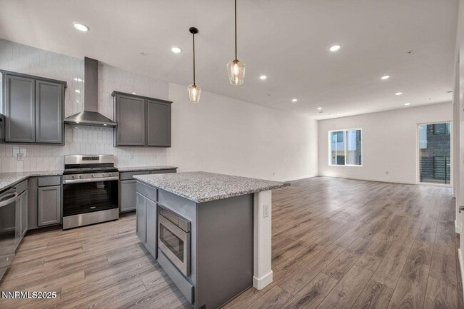 Building Photo - 557 California Ave