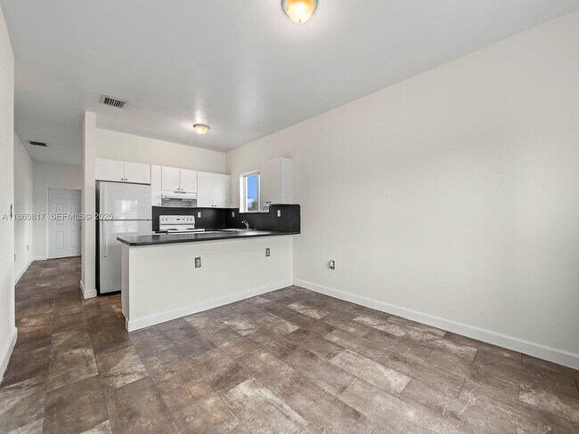 Building Photo - 1514 NW 5th Ave