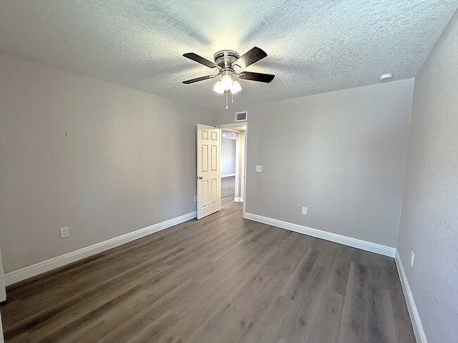 Building Photo - 157 Scottsdale Square