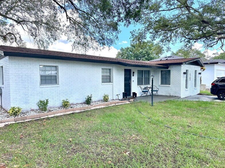 Building Photo - 3703 W Leila Ave