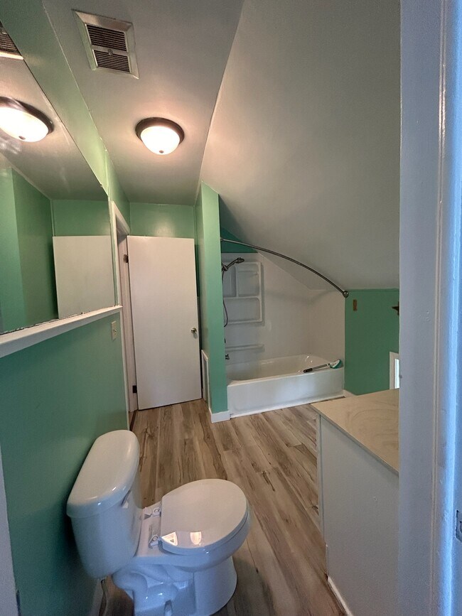 Building Photo - 1619 Court St