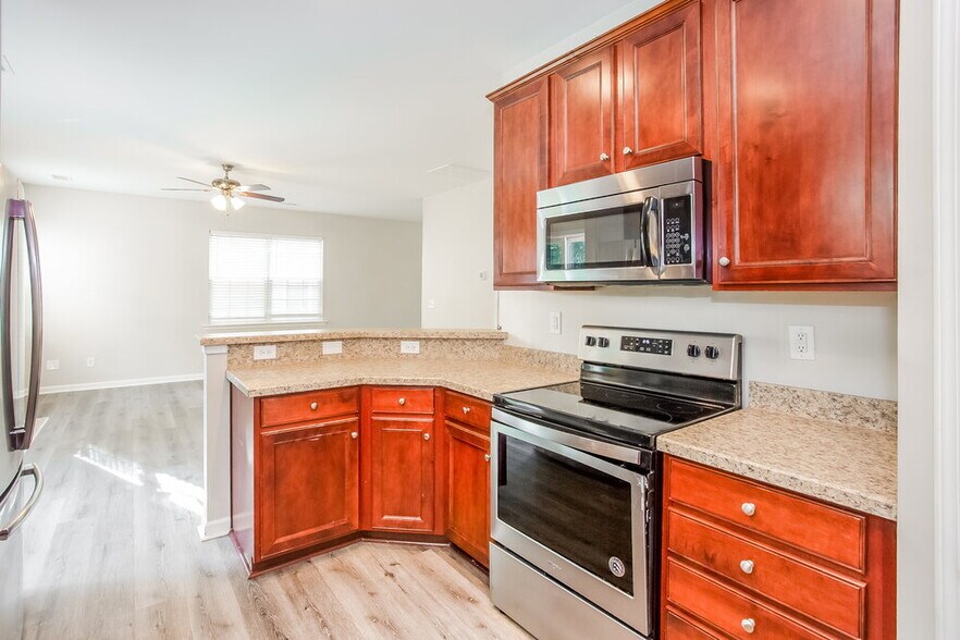 Building Photo - 5104 Abercromby St