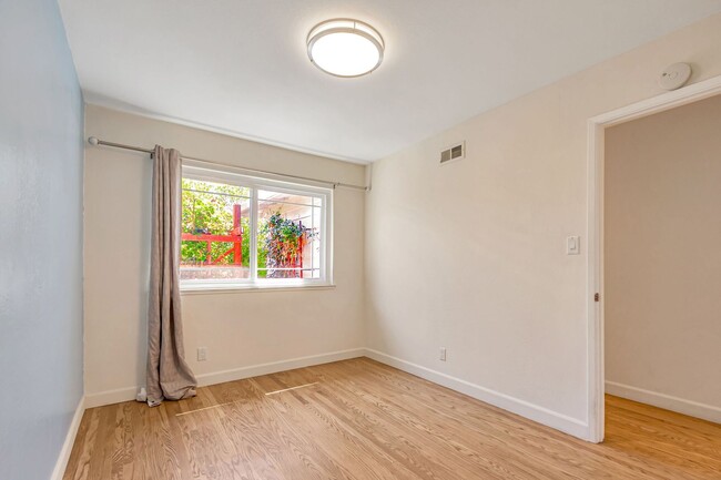 Building Photo - Spacious 4BR/2BA Home in Prime Irvington C...
