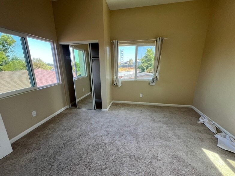 Building Photo - 5432 Mary Lane Dr