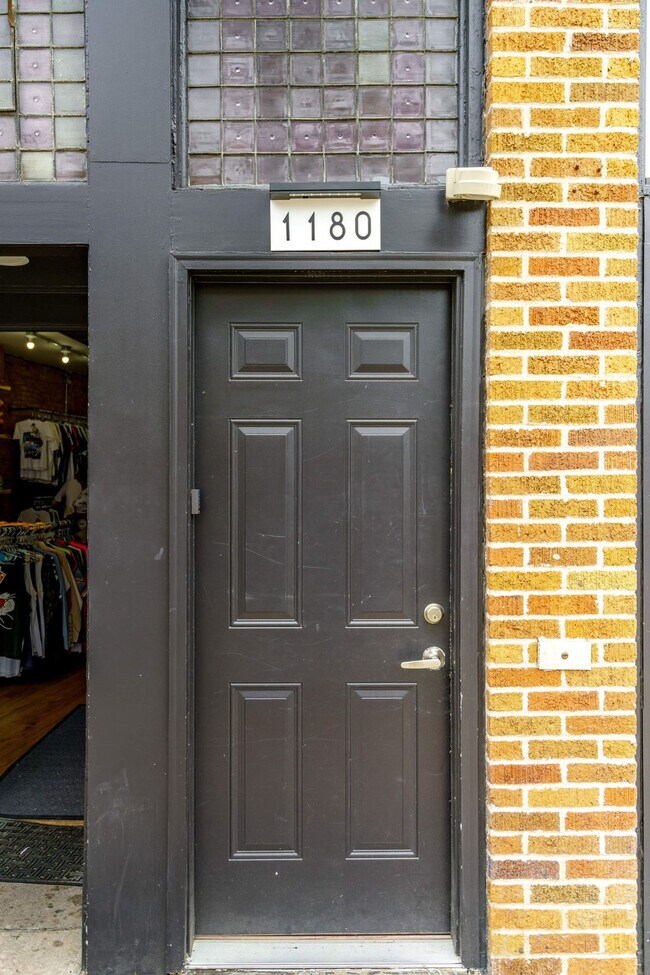 Building Photo - 1180 N High St