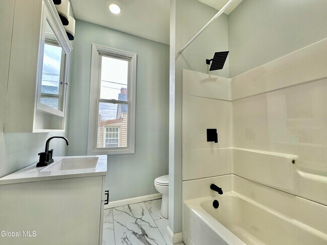 Building Photo - 37 High St