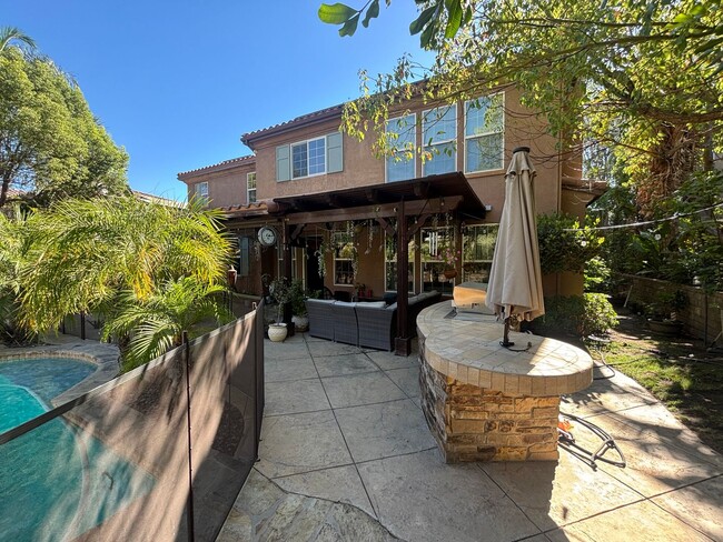 Building Photo - Spectacular 5-Bedroom Home with Private Po...
