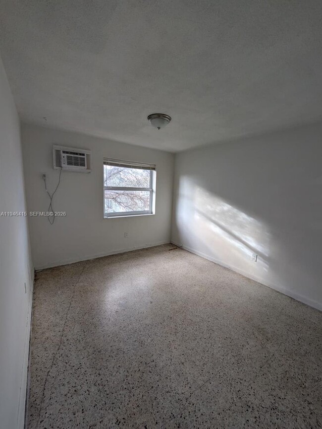 Building Photo - 1461 SW 5th St