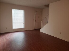 Building Photo - Spacious 1 Bedroom, 1.5 Bath Townhouse – M...