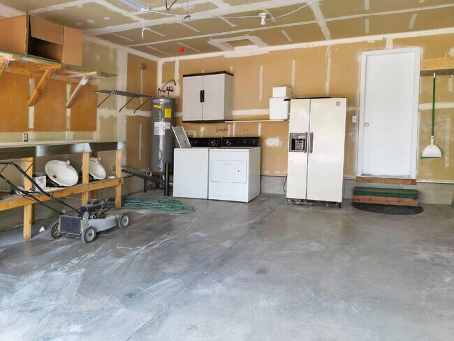 Building Photo - MOVE IN SPECIAL IF YOU SIGN LEASE BY 4/15/2026!!!!!!! Newly Updated 3/2 Home in SW Redmond