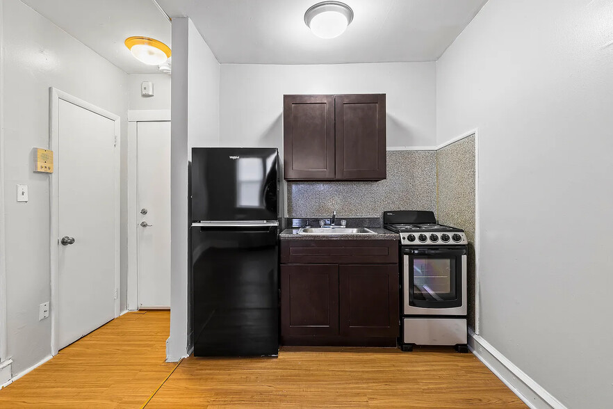 Building Photo - 147 E 37th St