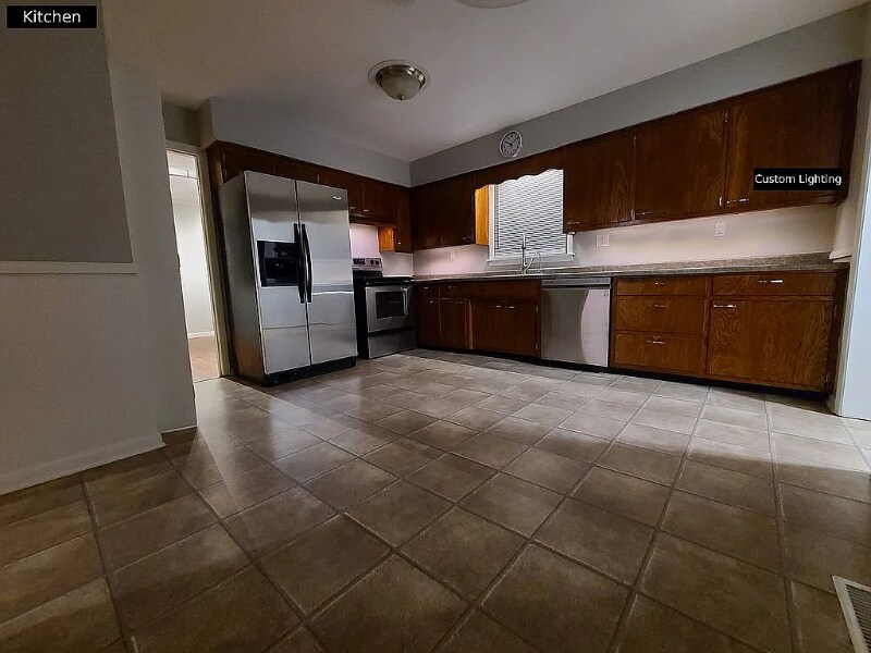 Building Photo - 11 Jan Ave