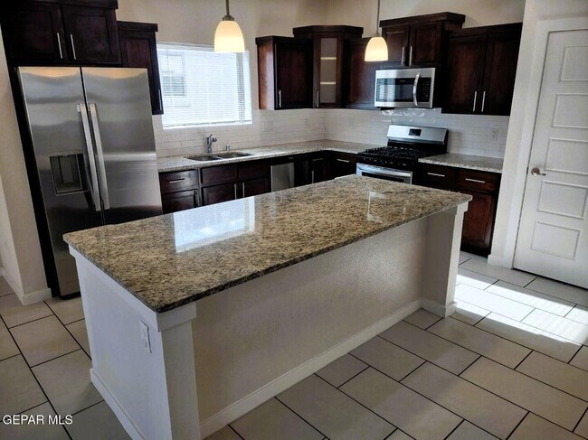 Building Photo - 14725 Tierra Fortaleza Ave