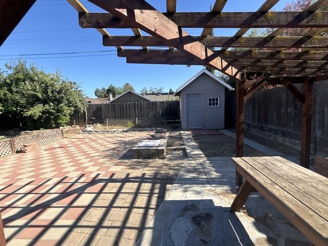 Building Photo - 1816 Fallon Ln