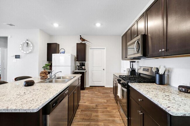 Building Photo - Move in Ready and FULLY FURNISHED 3 BD/2 BA located Far West San Antonio!