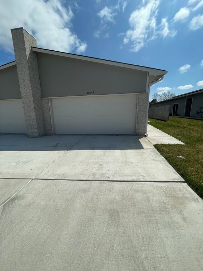 Building Photo - 11649/51 Harry Ct