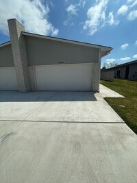 Building Photo - 11649/51 Harry Ct