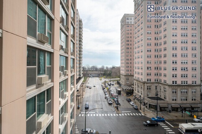 Building Photo - 5600 N Sheridan Rd