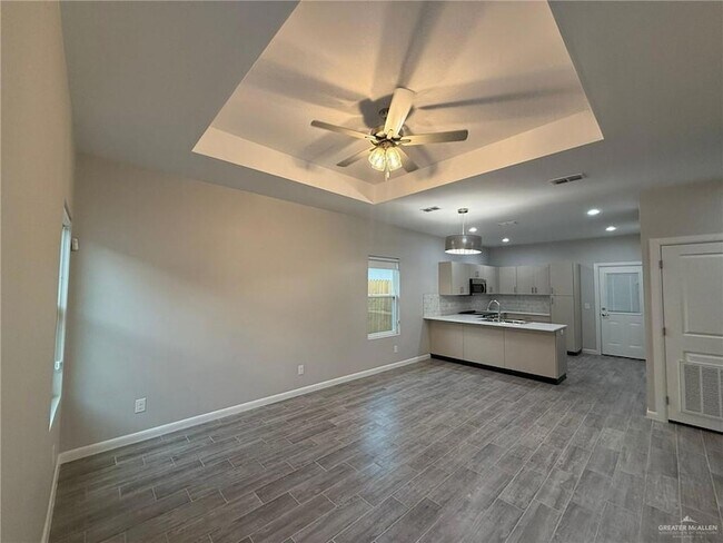 Building Photo - 817 Dove Ave
