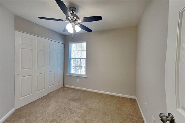 Building Photo - 324 Hiawassee Dr