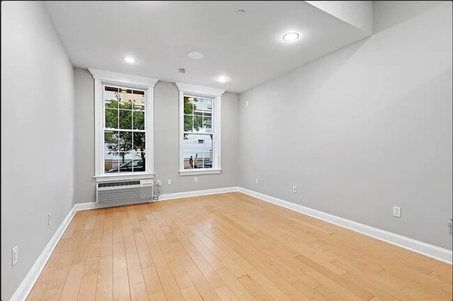 Building Photo - 100 Tidewater St