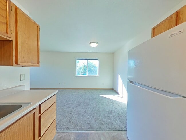 Building Photo - 3 Bedroom with DETACHED GARAGE! Great Central Location with Easy Access to MSU!