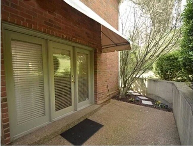 Building Photo - 252 Westchase Dr