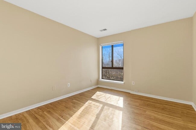 Building Photo - 561 Florida Ave