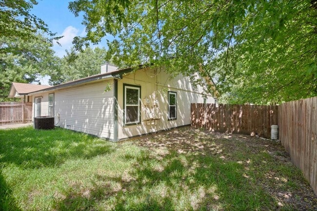 Building Photo - 13309 Saddlebrook Trail