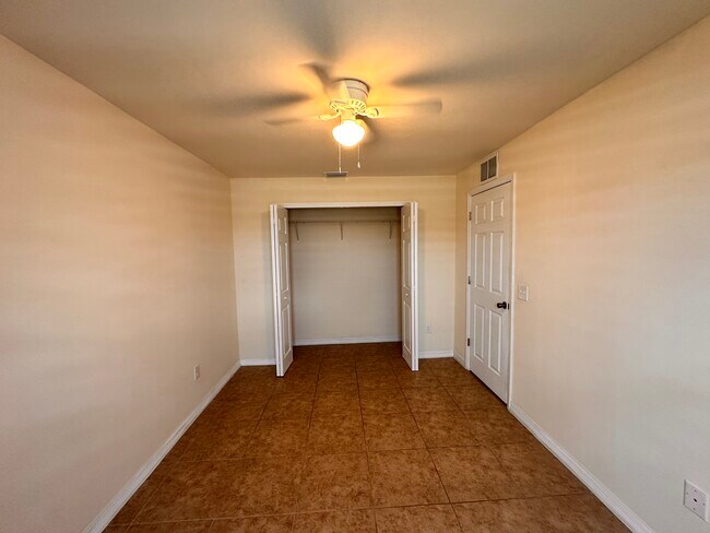 Building Photo - 146 SW 47th Terrace