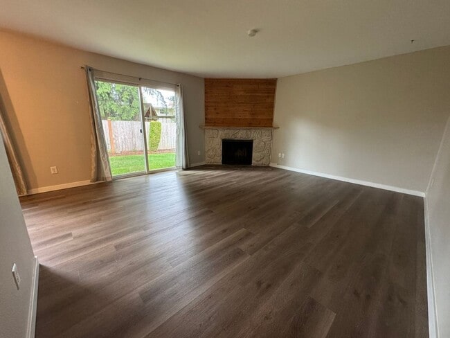 Building Photo - 2Bd/1Ba Kirkland Condo