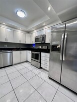Building Photo - 2500 Parkview Dr