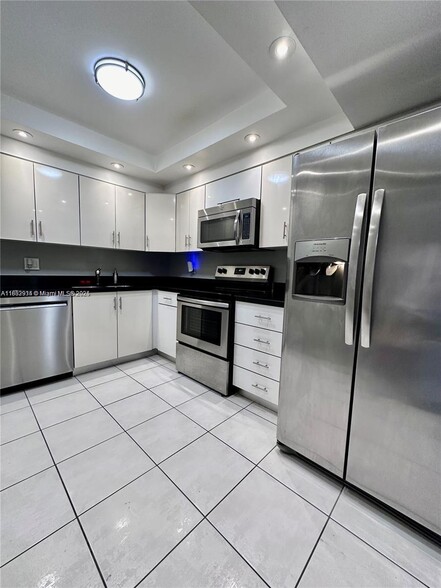 Primary Photo - 2500 Parkview Dr