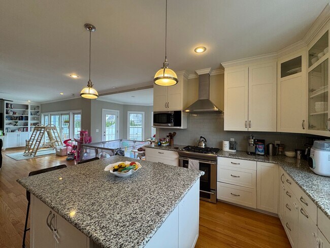 Building Photo - Waltham 3 bed 2.5 Bath