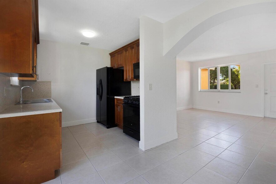 Building Photo - 585 NW 182nd Ter