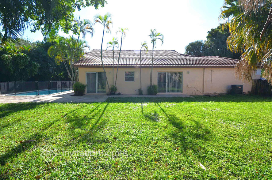 Building Photo - 5550 NW 49th Ave