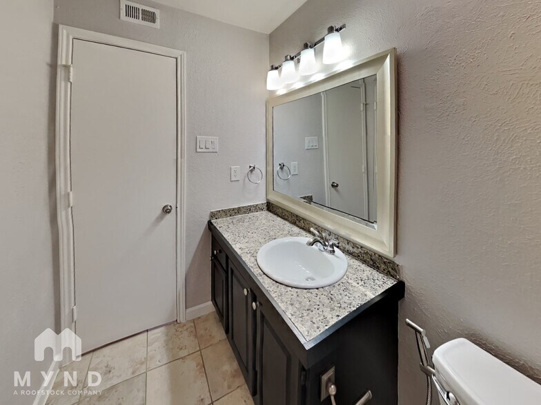 Building Photo - 7525 Holly Hill Dr