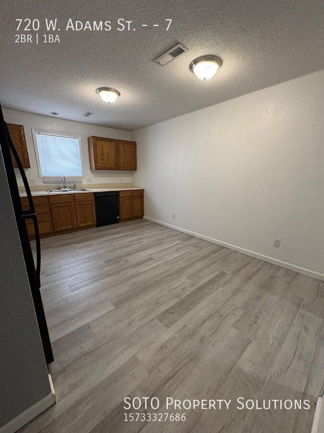 Building Photo - 720 W Adams St